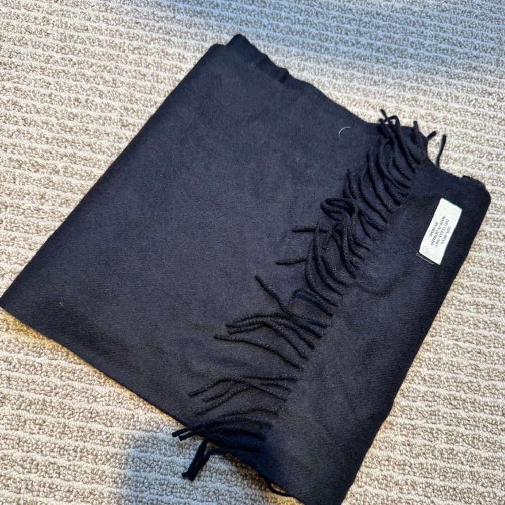 Perry Ellis Mens Black 100% Wool Scarf Fringed Made in Germany‎ Winter Classic